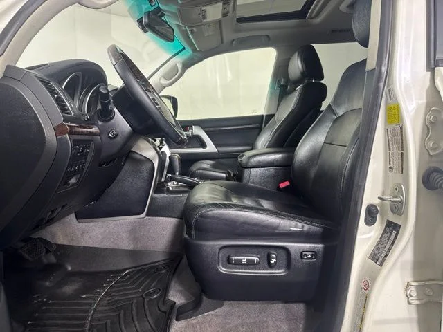 Used 2013 Blizzard Pearl Toyota Base image 11