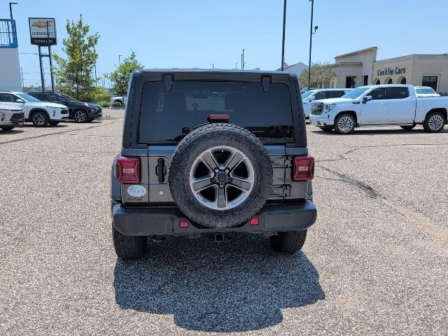 Used 2018 Crystal Metallic Jeep Unlimited Sahara image 3