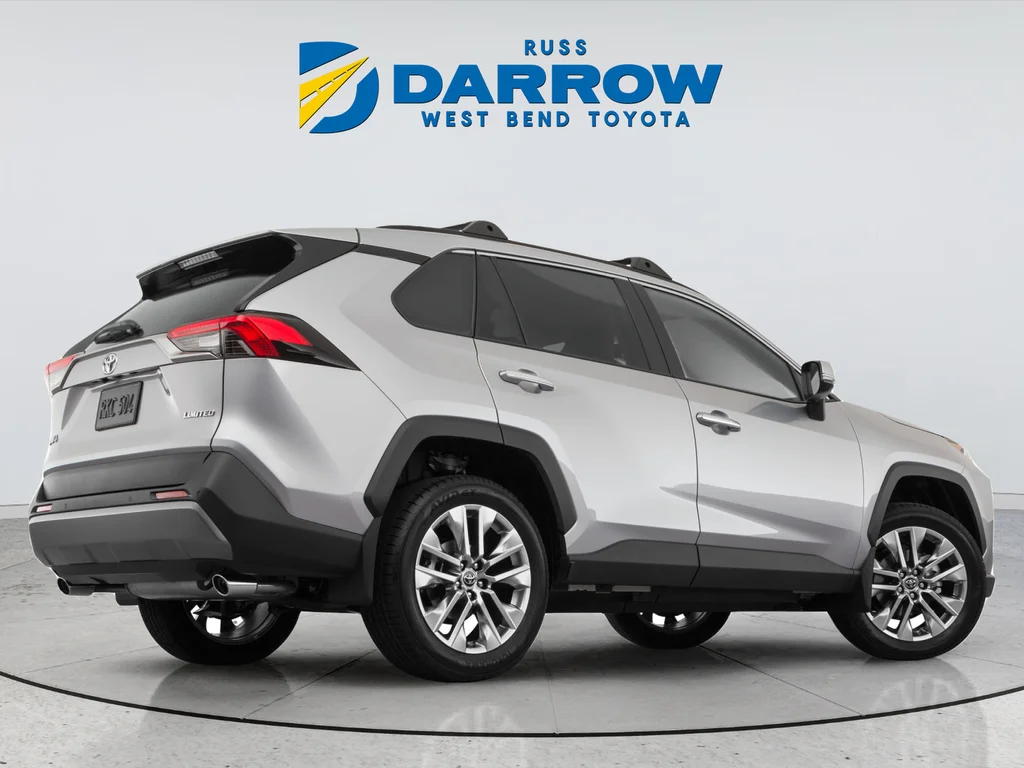 Used 2020 Silver Toyota XLE image 18