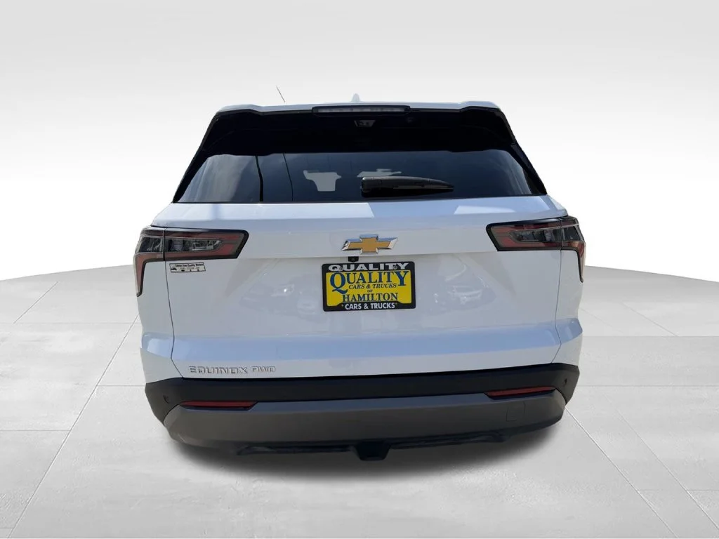 Used 2025 Summit White Chevrolet LT image 4