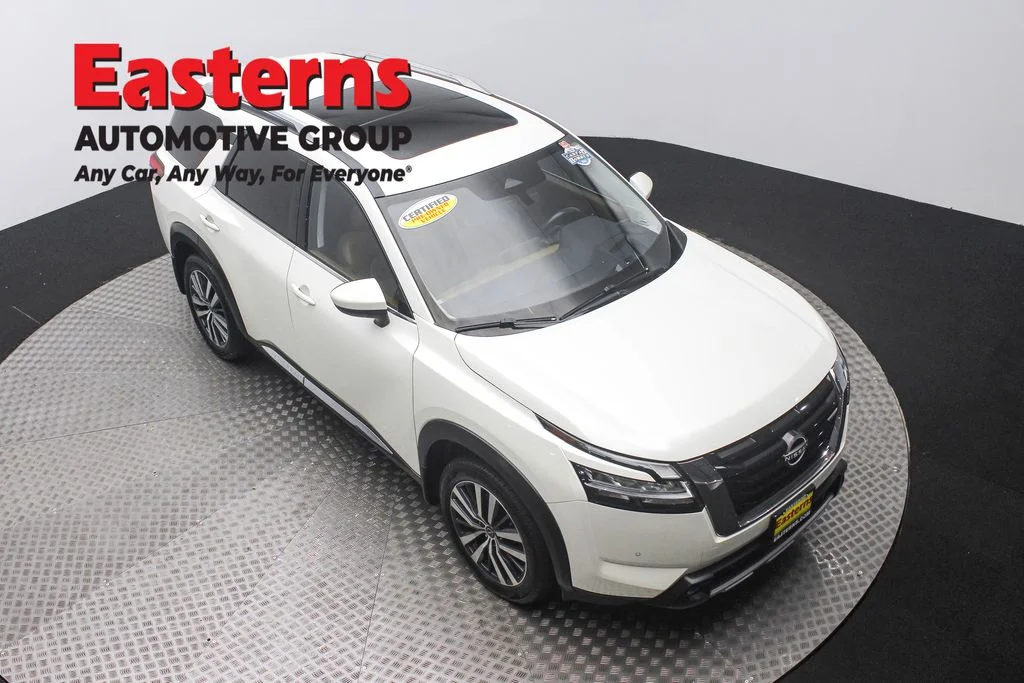 Used 2022 White Nissan Platinum image 3