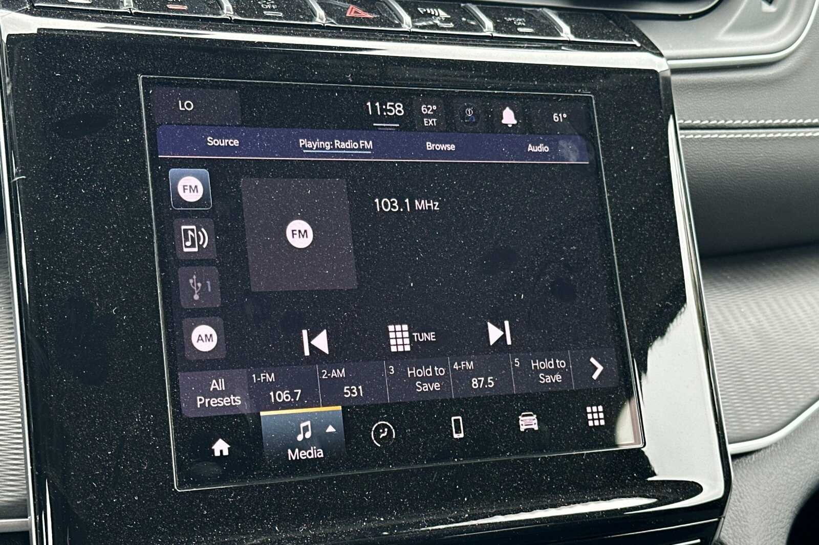 New 2023 Silver Zynith Jeep Laredo X image 17