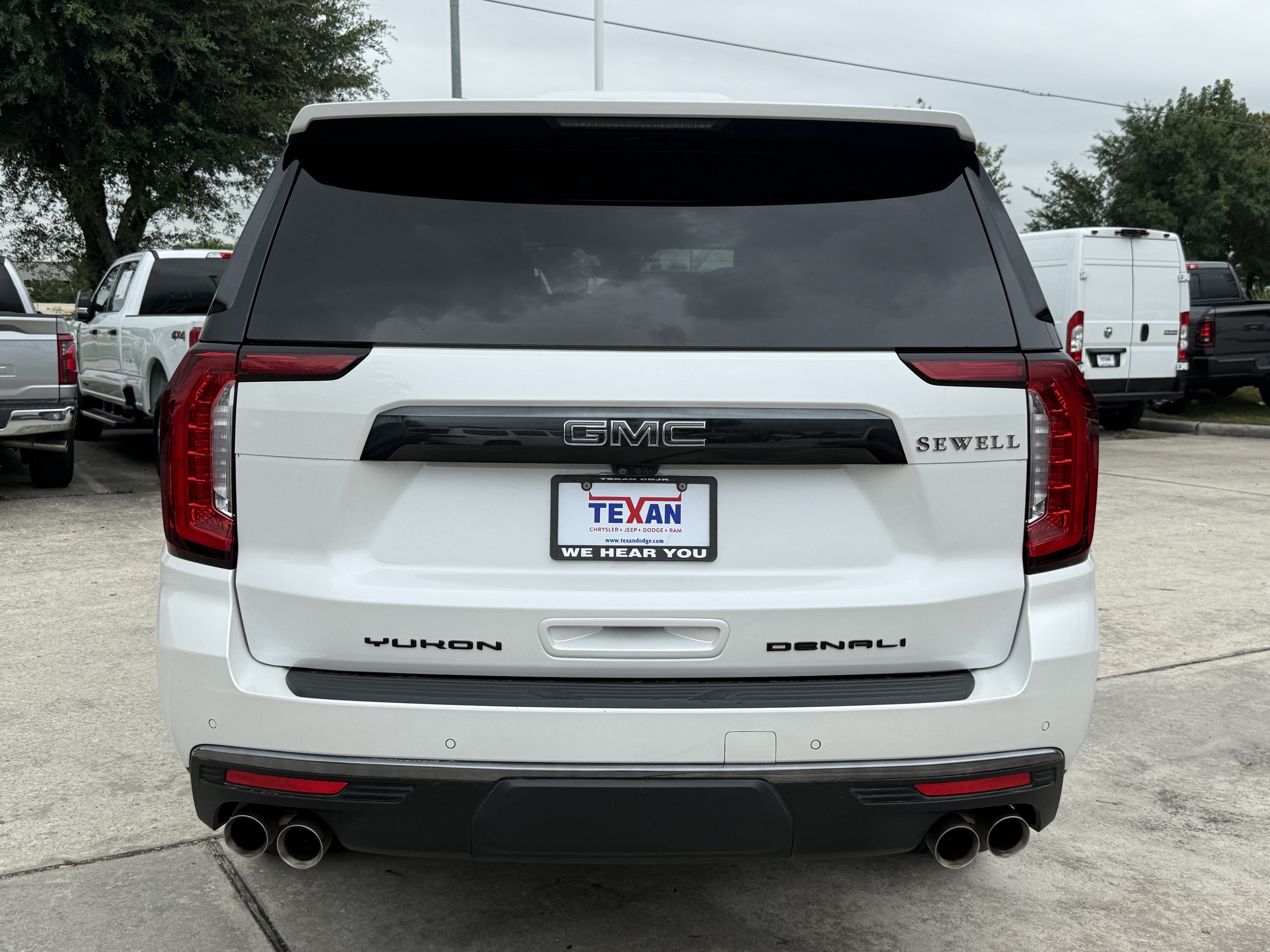 Used 2023 White Frost Tricoat GMC Denali Ultimate image 5