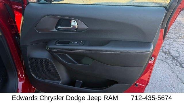 2026 Chrysler Pacifica Select - Photo 40