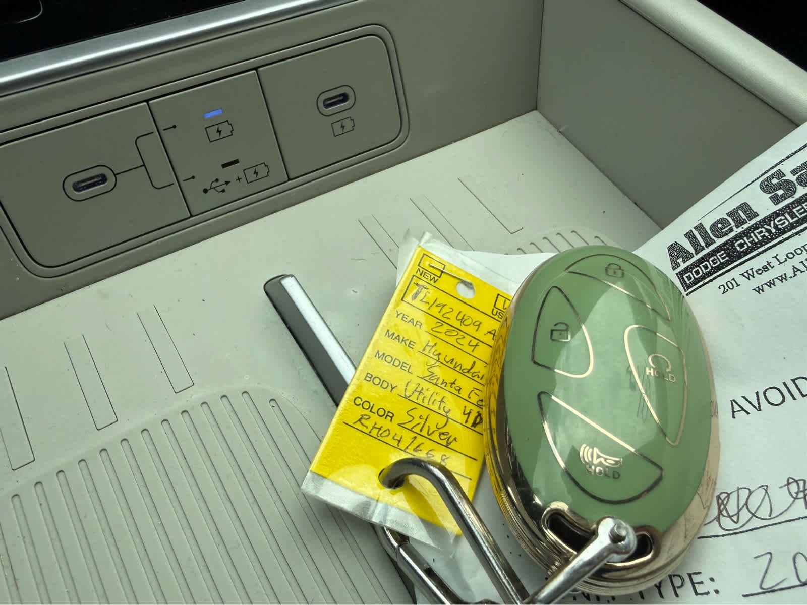 Used 2024 Shimmering Silver Hyundai SE image 10