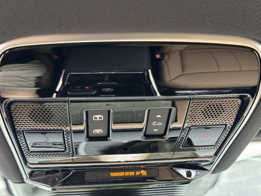 New 2026 Fuji White Land Rover Dynamic SE image 24