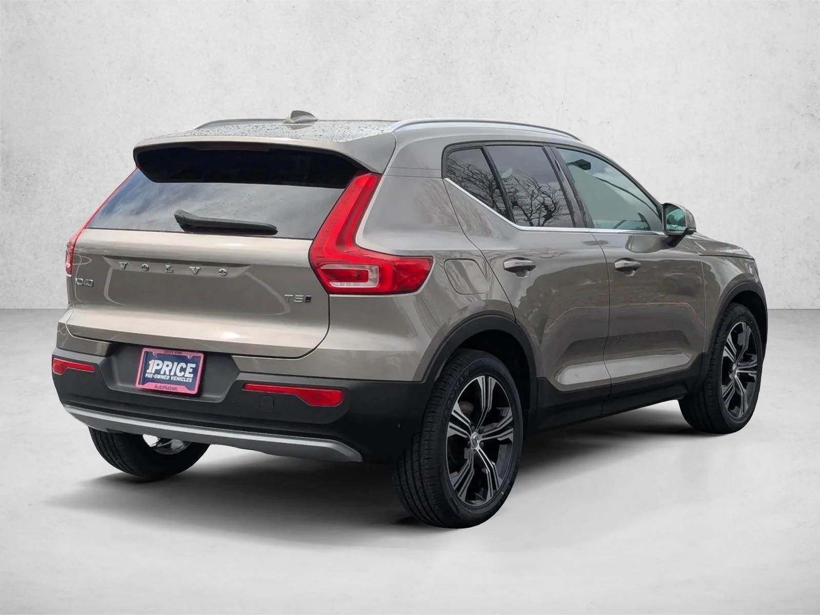 Used 2021 Thunder Grey Metallic Volvo Inscription image 5