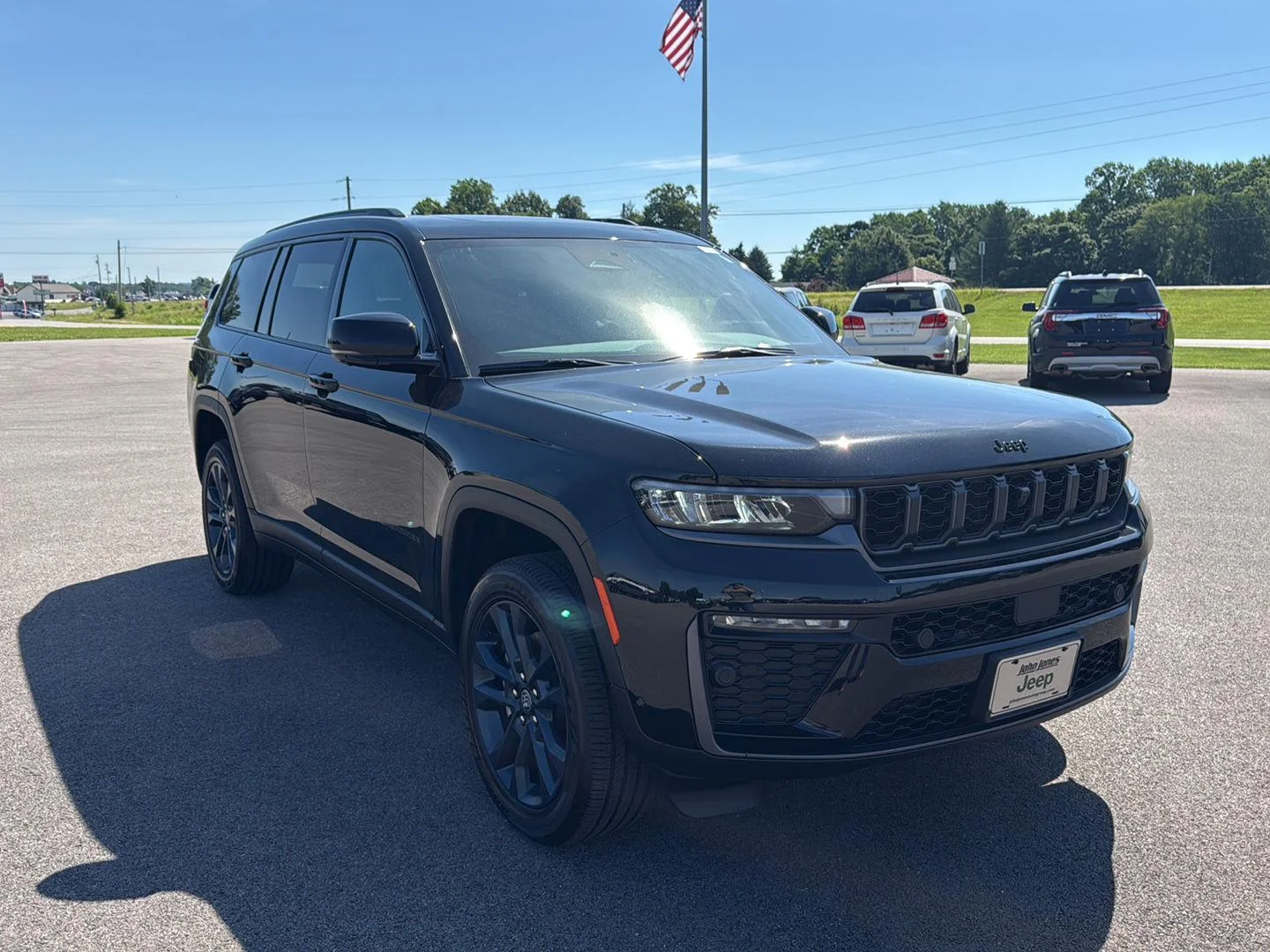 New 2026 Diamond Black Crystal Pearlcoat Jeep 85th Anniversary Edition image 2