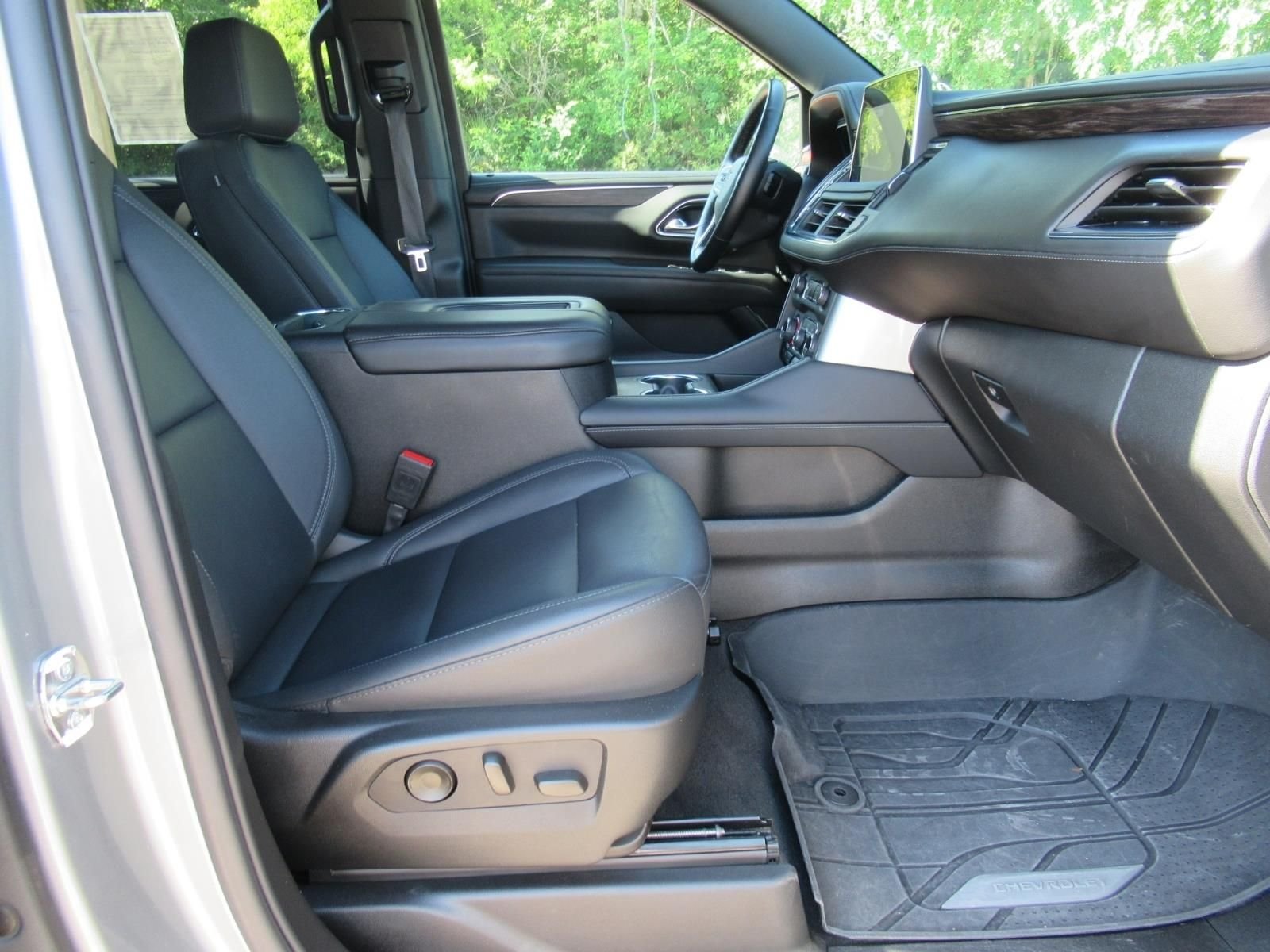 Used 2024 Gray Chevrolet Z71 image 10