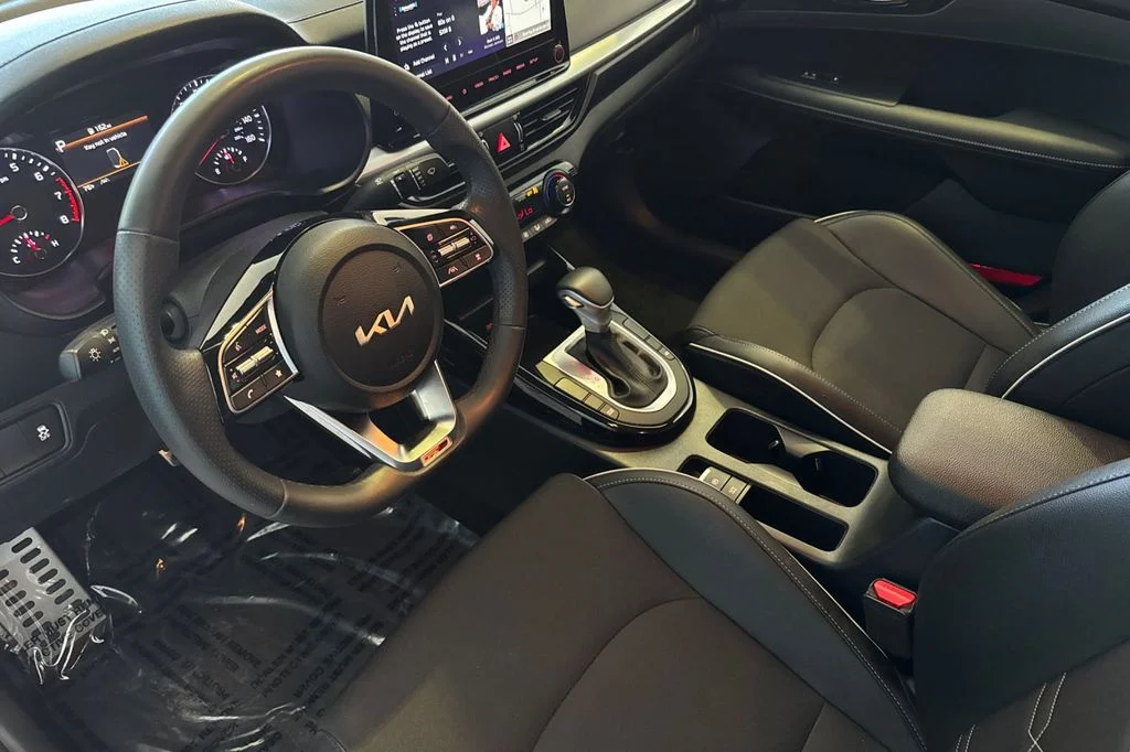 Used 2024 Snow White Pearl Kia GT-Line image 12