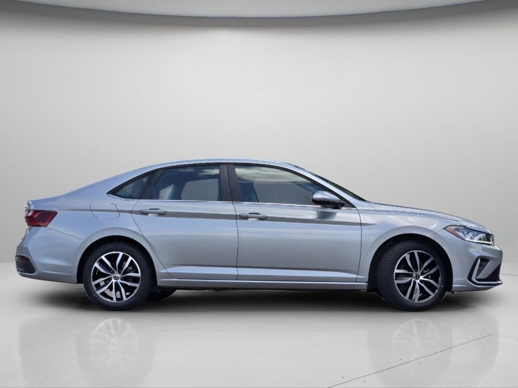 Used 2025 Pyrite Silver Metallic Volkswagen SE image 23