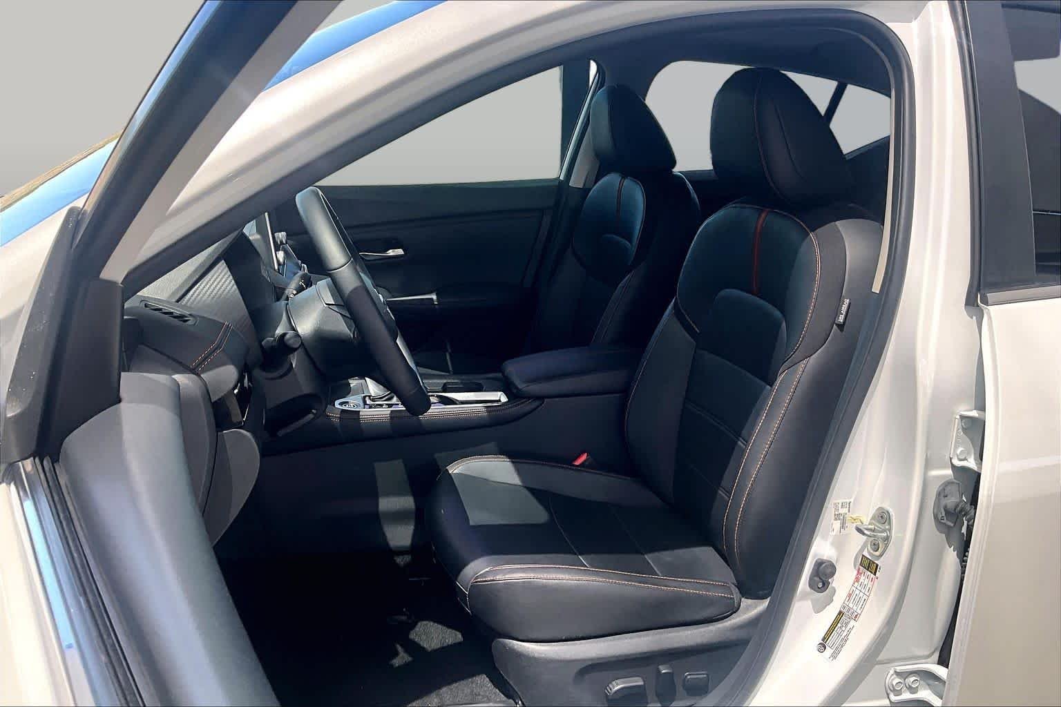 Used 2023 Aspen White Tricoat Nissan SR image 8
