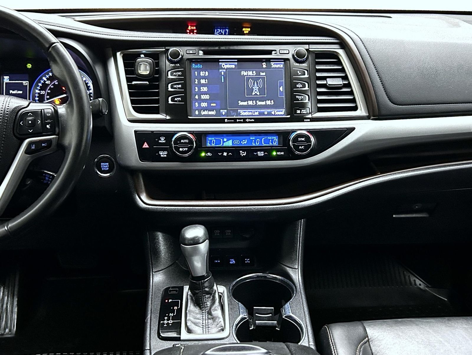 Used 2019 Silver Toyota XLE image 13
