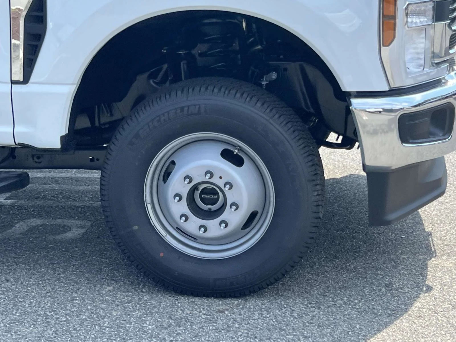 2025 Ford F-350 Super Duty Chassis Cab XL - Photo 6