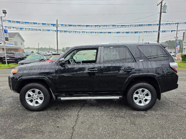 Used 2018 Midnight Black Metallic Toyota SR5 image 2