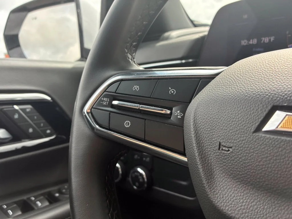 Used 2025 Summit White Chevrolet LT image 172