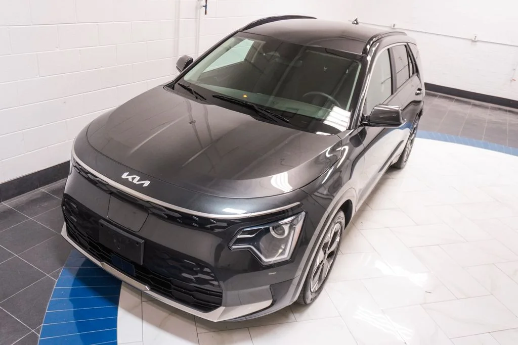 Used 2024 Gray Kia Wind image 37