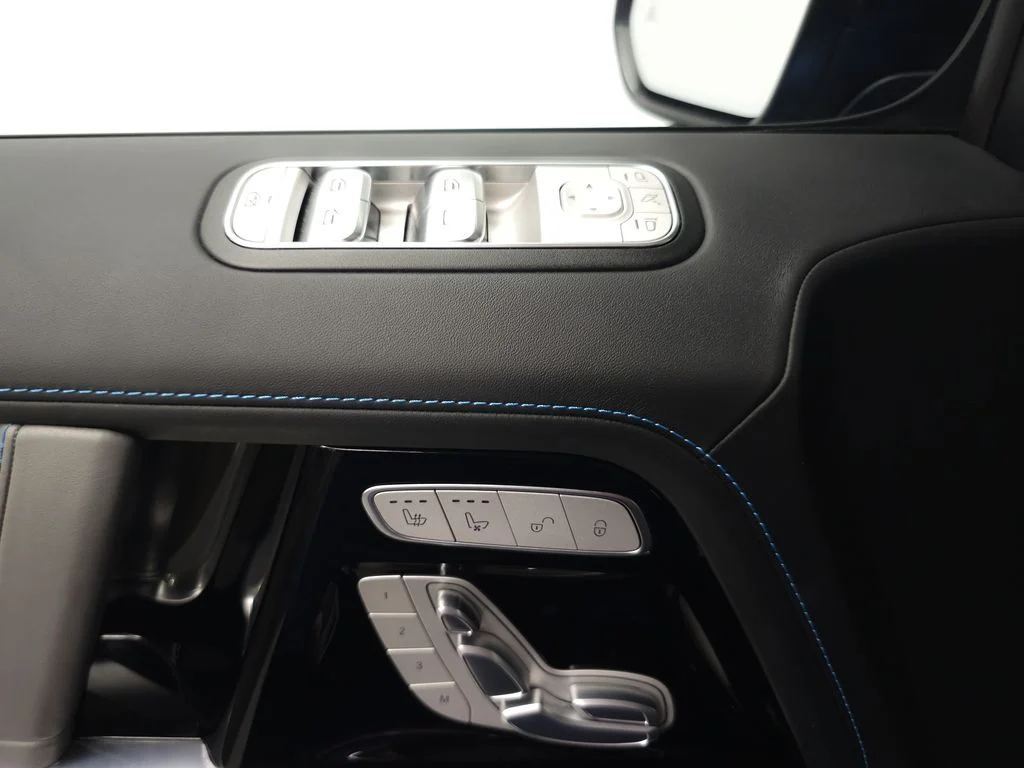 Certified Used 2025 MANUFAKTUR South Sea Blue Magno Mercedes-Benz G 580 image 6