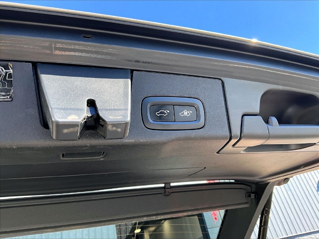 Used 2020 Silver Volvo T5 Momentum image 26
