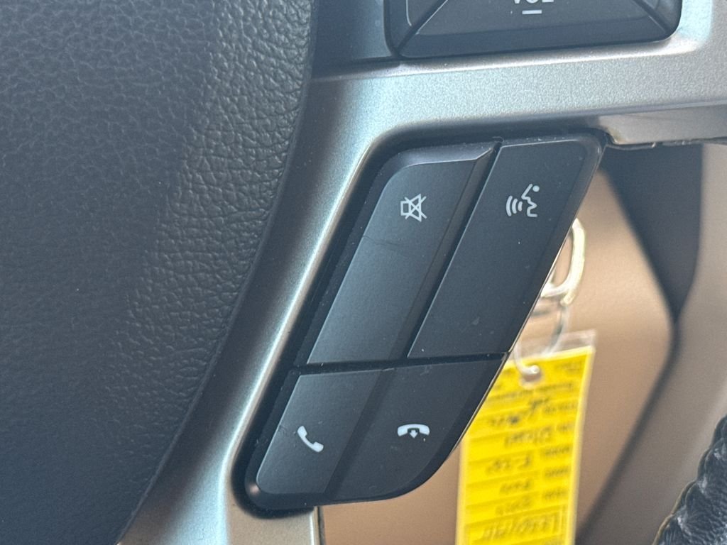 Used 2020 White Ford Lariat image 27