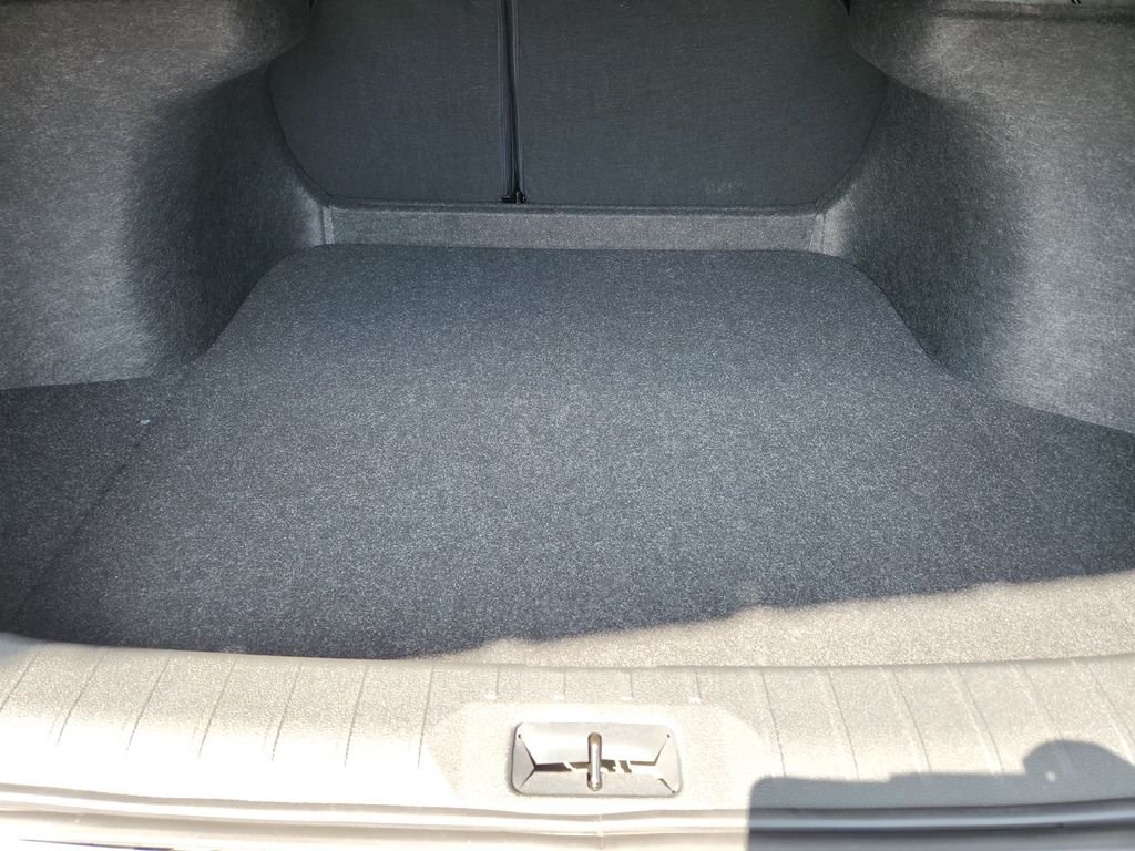 New 2026 Atlantic Gray Metallic / Super Black Two-tone Nissan SR image 32