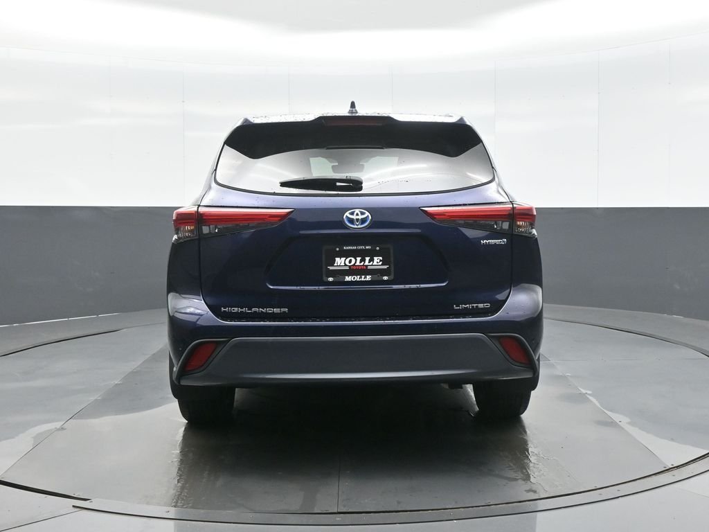 Used 2022  Toyota Limited image 6