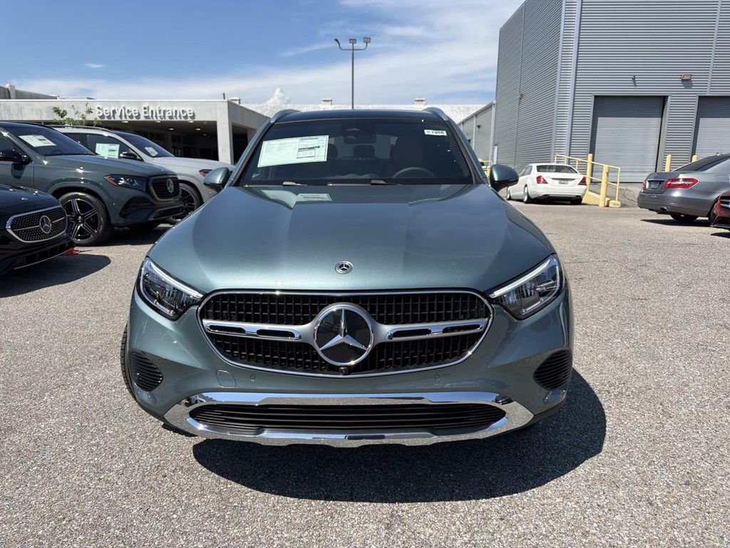 New 2027 Verde Silver Metallic Mercedes-Benz GLC 300 image 2