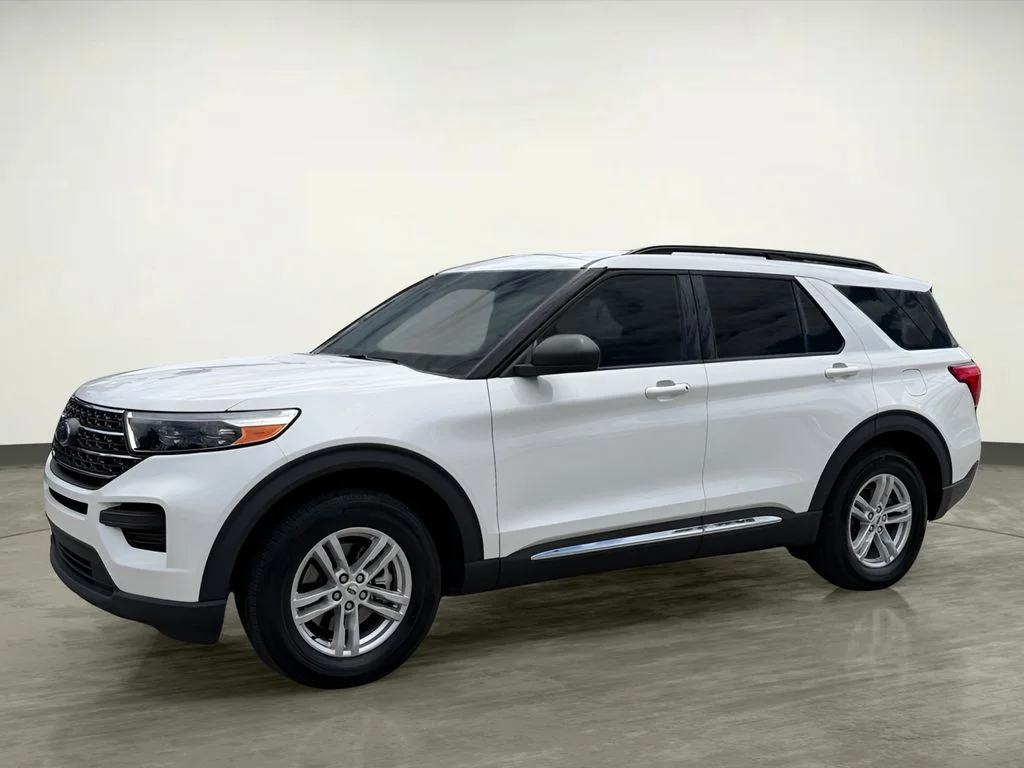 Used 2023 White Ford XLT image 2
