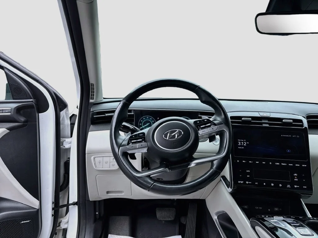 Used 2022 Quartz Hyundai Limited image 11