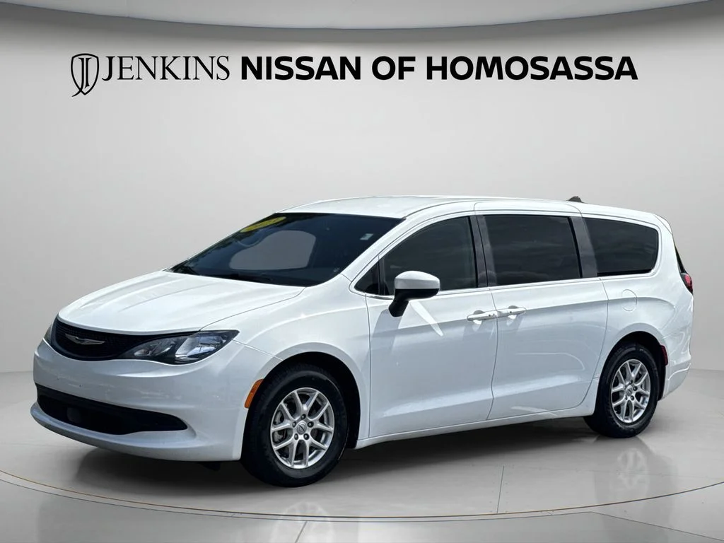 Used 2023 White Chrysler LX image 14