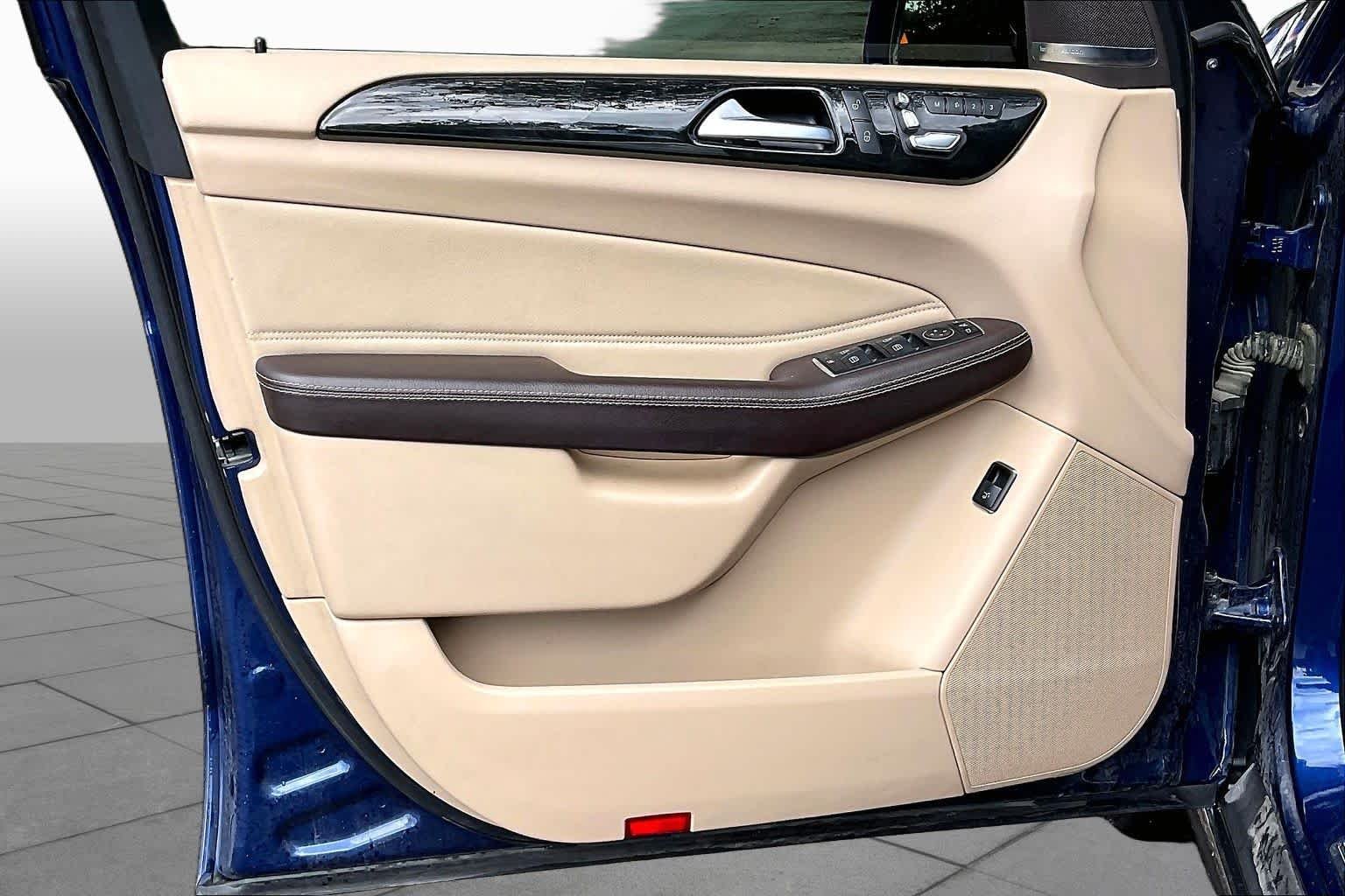 Used 2017 Brilliant Blue Metallic Mercedes-Benz GLE 350 image 21