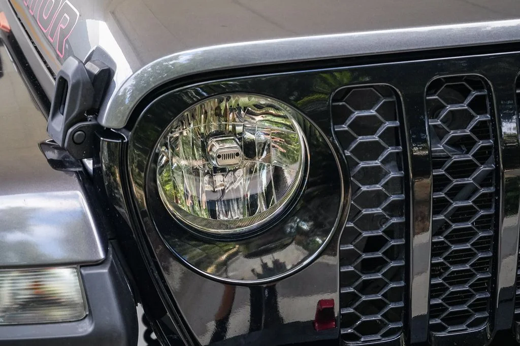 Used 2022 Gray Jeep Altitude image 8