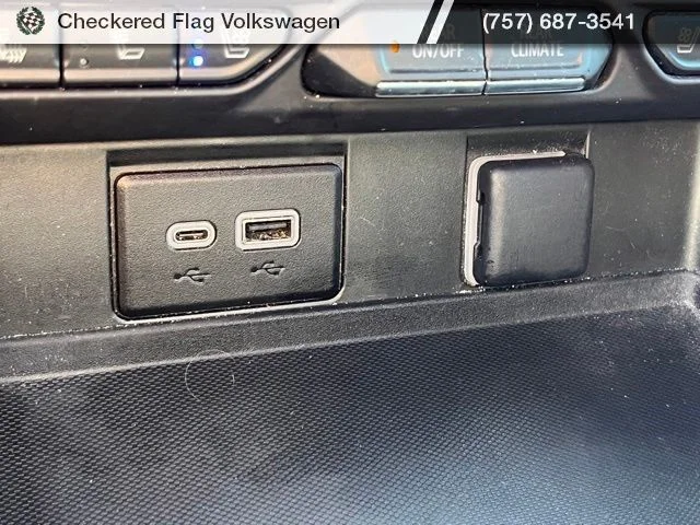 Used 2023 Iridescent Pearl Tricoat Chevrolet Premier image 36