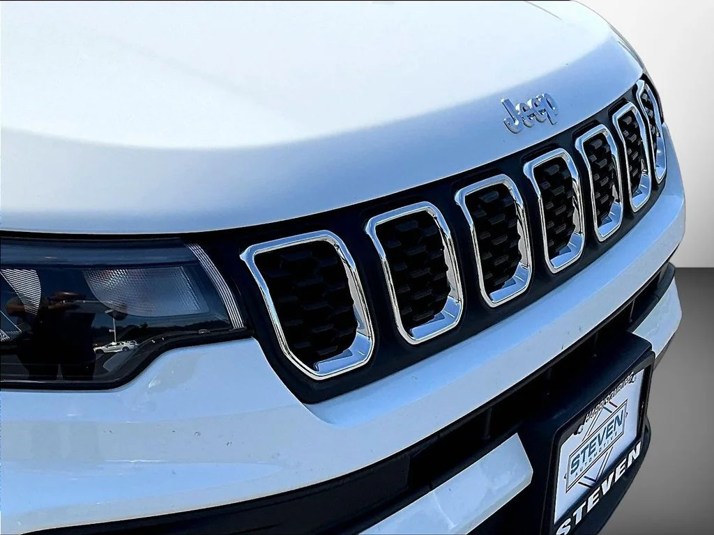 Certified Used 2024 White Jeep Latitude image 33