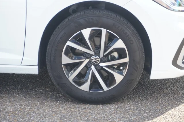 Used 2025  Volkswagen S image 5