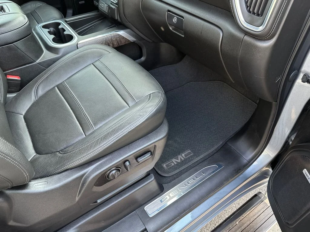 Used 2022 Gray GMC Denali image 36
