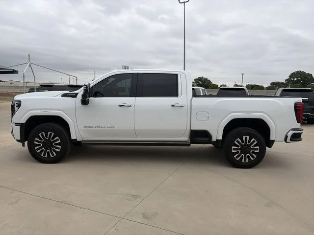 Used 2024 White GMC Denali Ultimate image 4