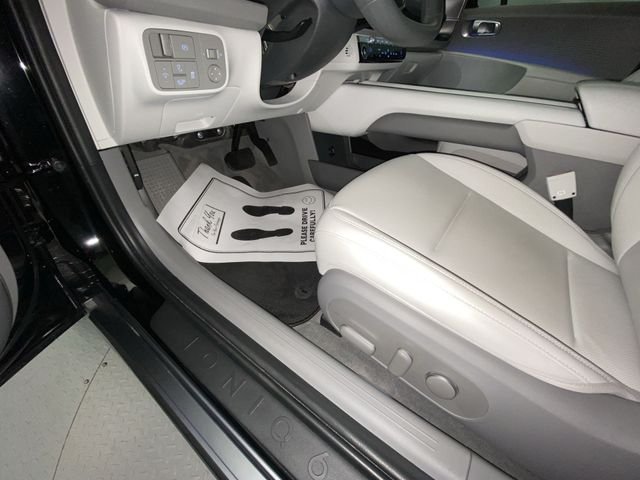 Used 2024 Black Hyundai SEL image 12