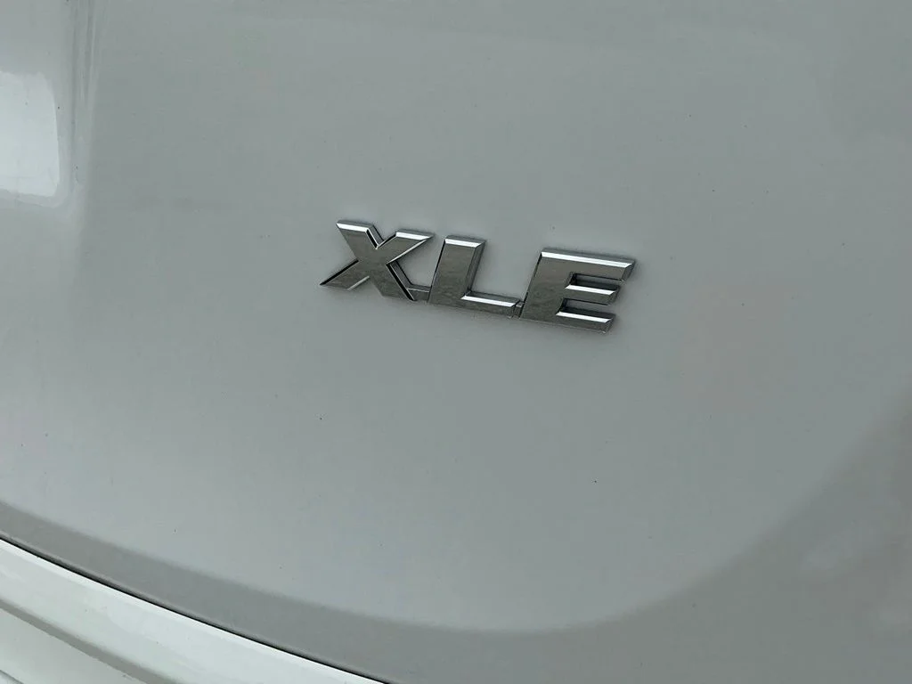 Used 2017 White Toyota XLE image 26