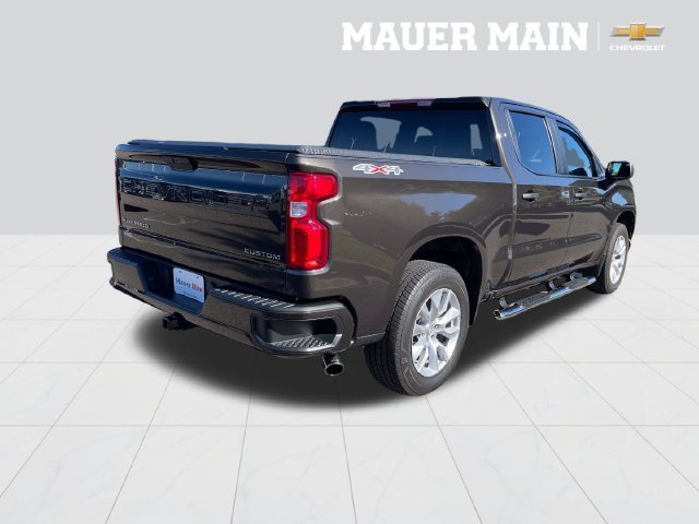 Used 2021 OXFORD BROWN METALLIC Chevrolet Custom image 5