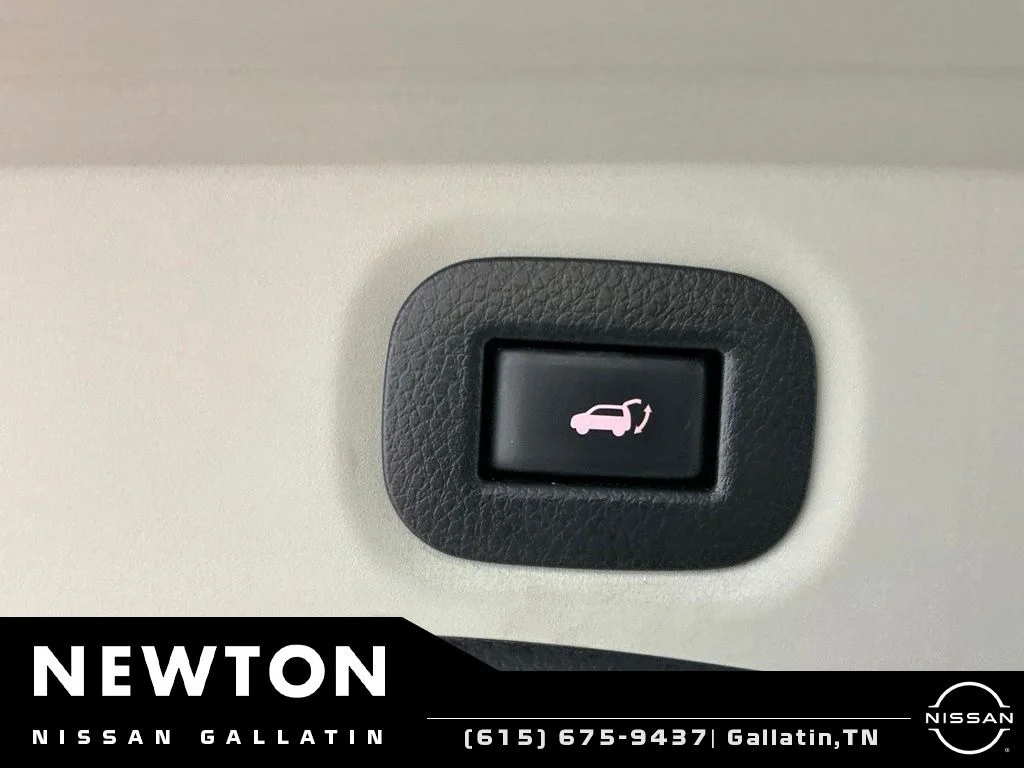 Used 2018 Pearl White Nissan SV image 19