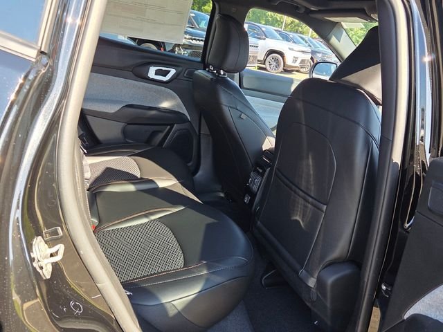 New 2026 Diamond Black Crystal Pearlcoat Jeep Latitude image 15