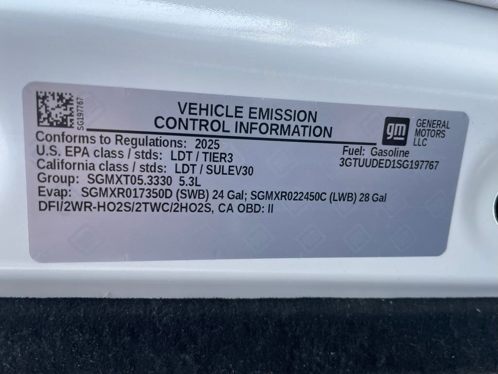 Used 2025 White GMC SLT image 42