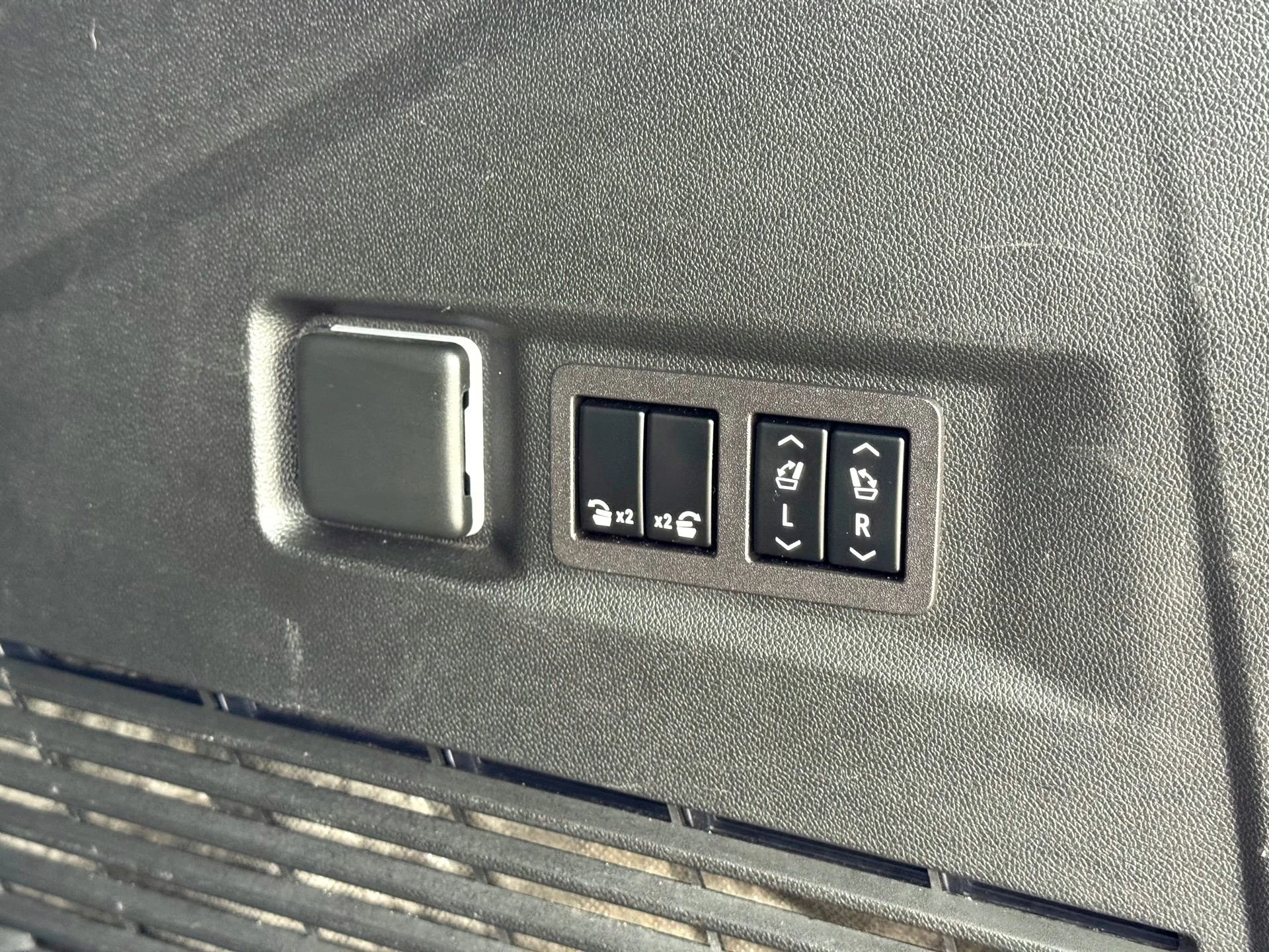 Used 2024 Onyx Black GMC Denali image 9