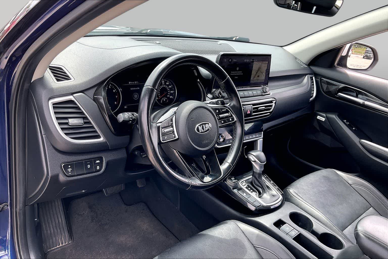 Used 2021 Dark Ocean Blue/White Roof Kia SX image 17