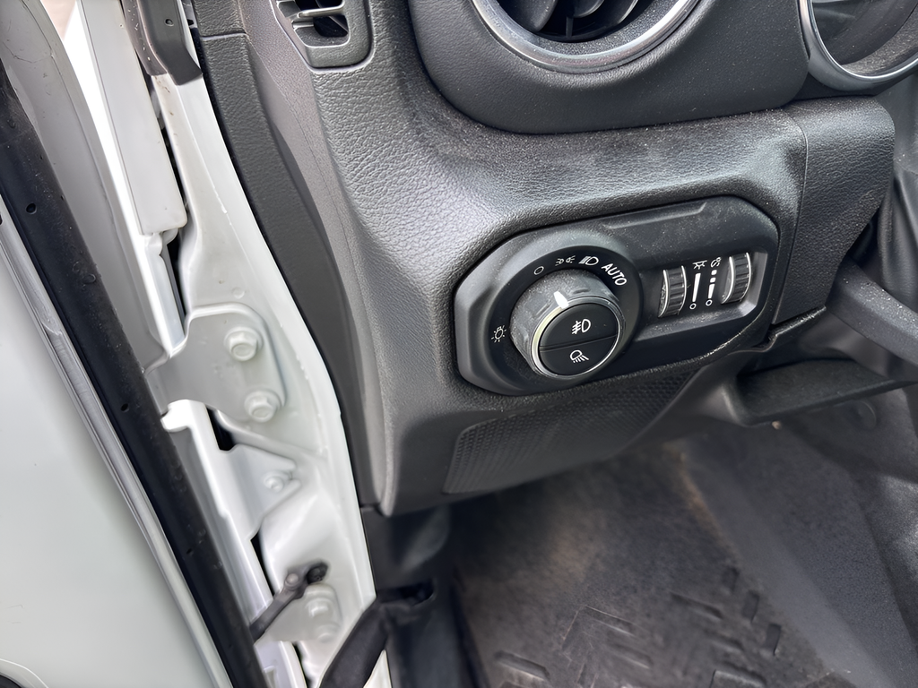 Used 2022 White Jeep Overland image 24