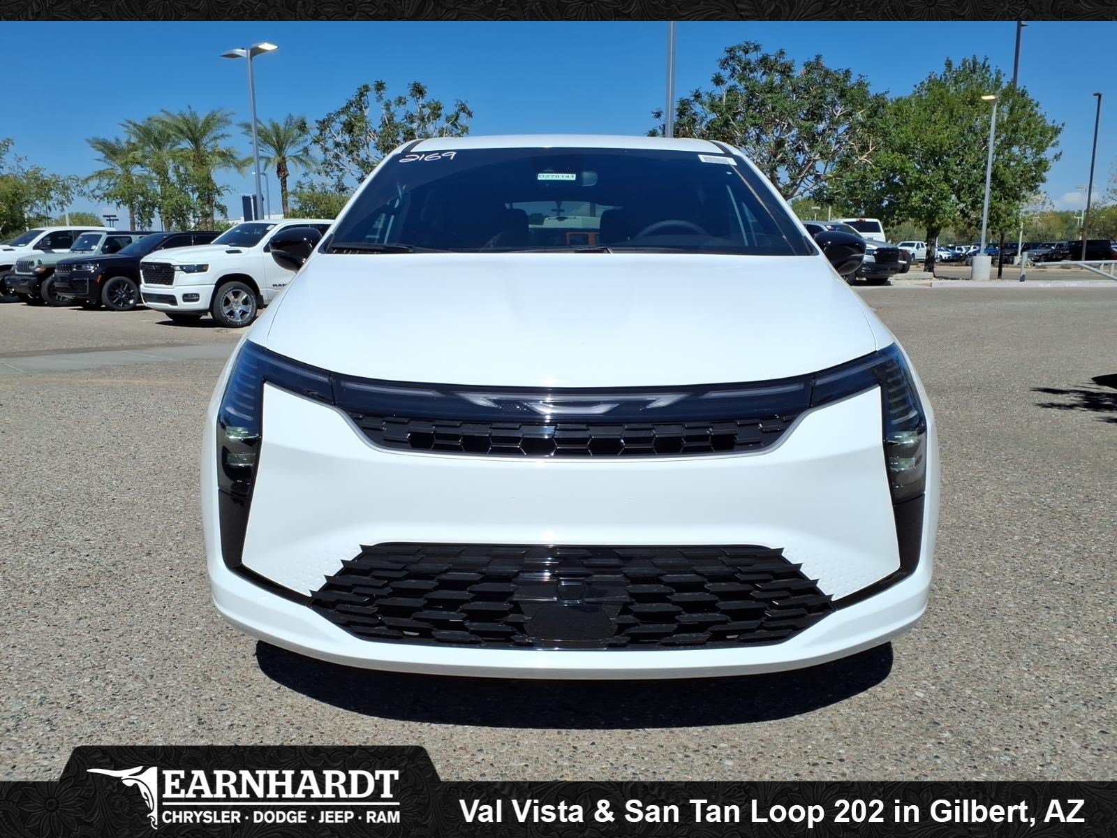 New 2027 Bright White Clear-Coat Paint Chrysler Select image 2
