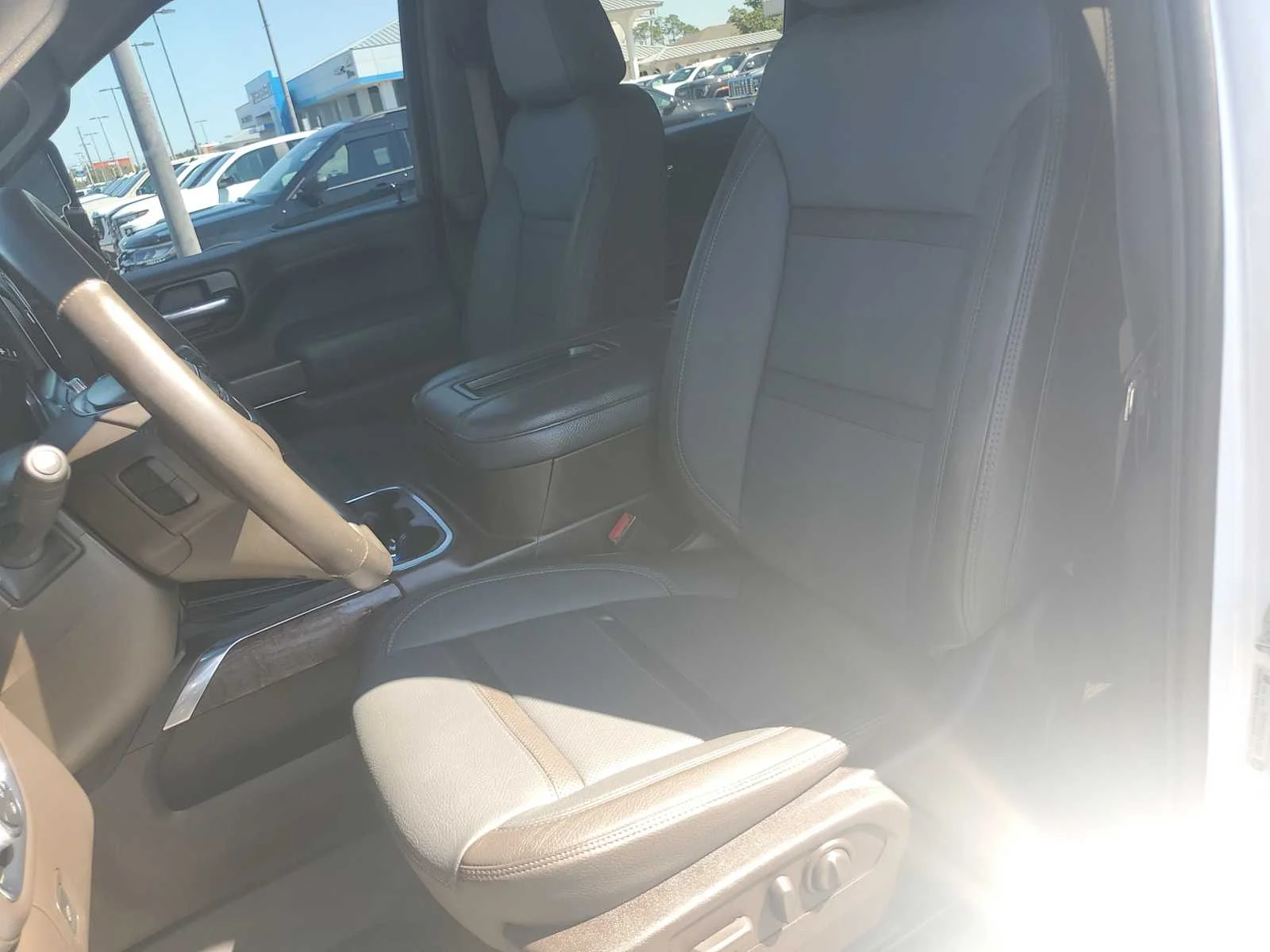 Used 2022 WHITE FROST TRICOAT GMC Denali image 22