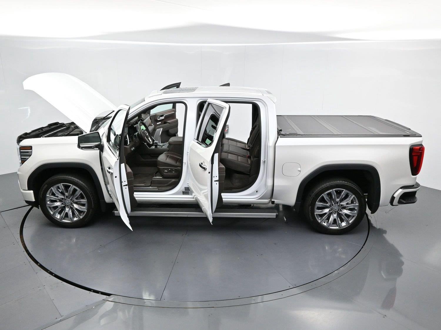 Used 2024 White Frost Tricoat GMC Denali image 43