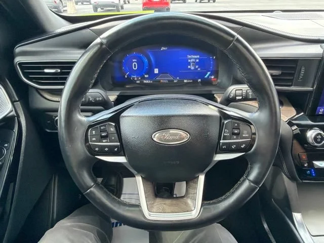 Used 2022 Silver Ford Platinum image 38
